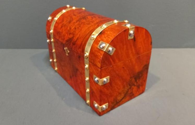 Mid Victorian Burr Walnut Dome Top Letter Casket - Image 5
