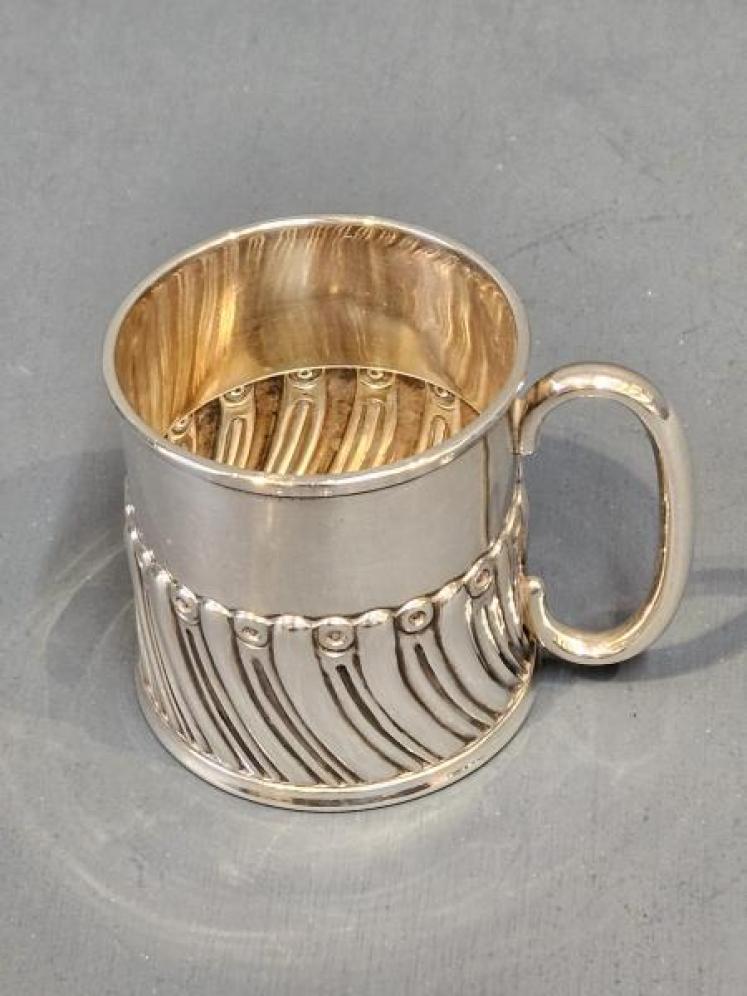 Victorian Silver Mug - Image 2