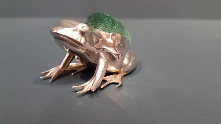 Edwardian Silver Frog Pin Cushion - Image 2