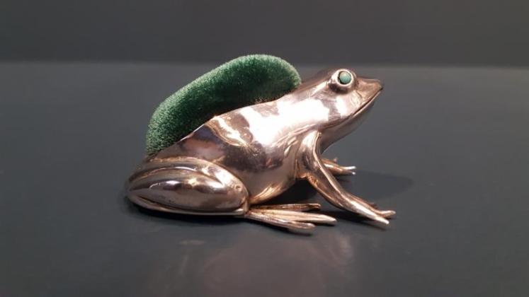 Edwardian Silver Frog Pin Cushion - Image 4