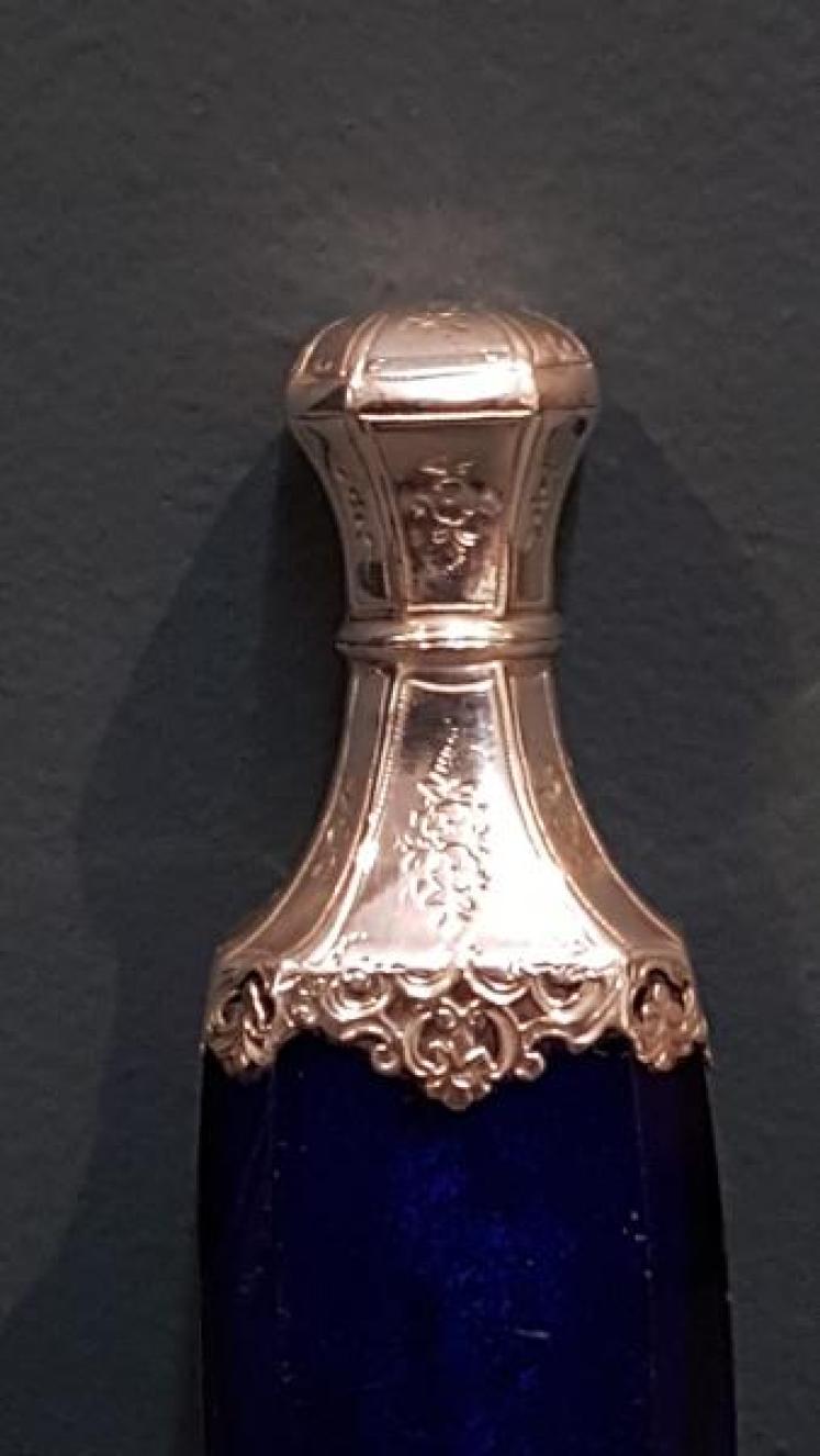 Victorian Silver and Bristol Blue Glass Scent Bottle - Image 5
