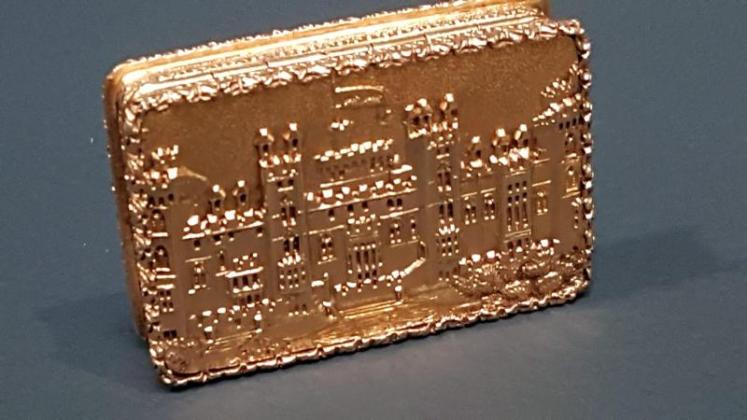 Outstanding Nathaniel Mills Silver Gilt Vinaigrette - Image 2