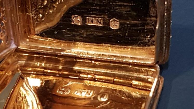 Outstanding Nathaniel Mills Silver Gilt Vinaigrette - Image 4