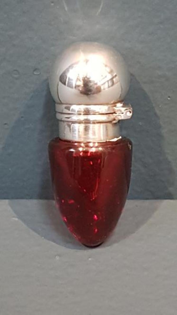 Victorian Cranberry and Silver Pocket Scent Bottle - Image 1