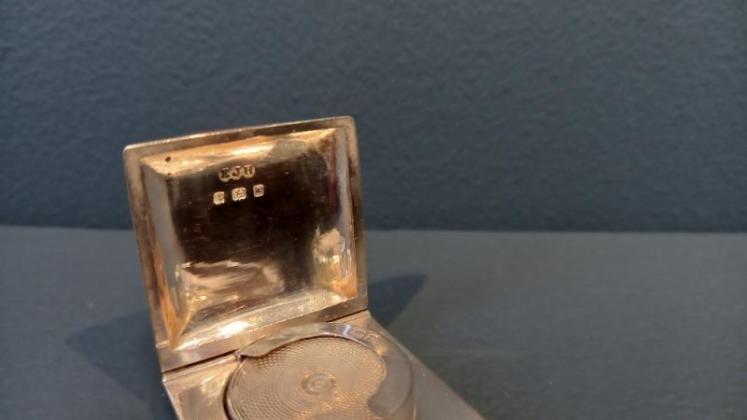 Immaculate Edwardian Period Silver Square Sovereign Case - Image 4