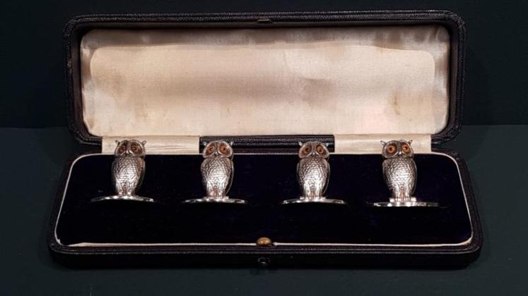 Set of Four Sampson Mordan Silver Owl Menu Holders - Image 1