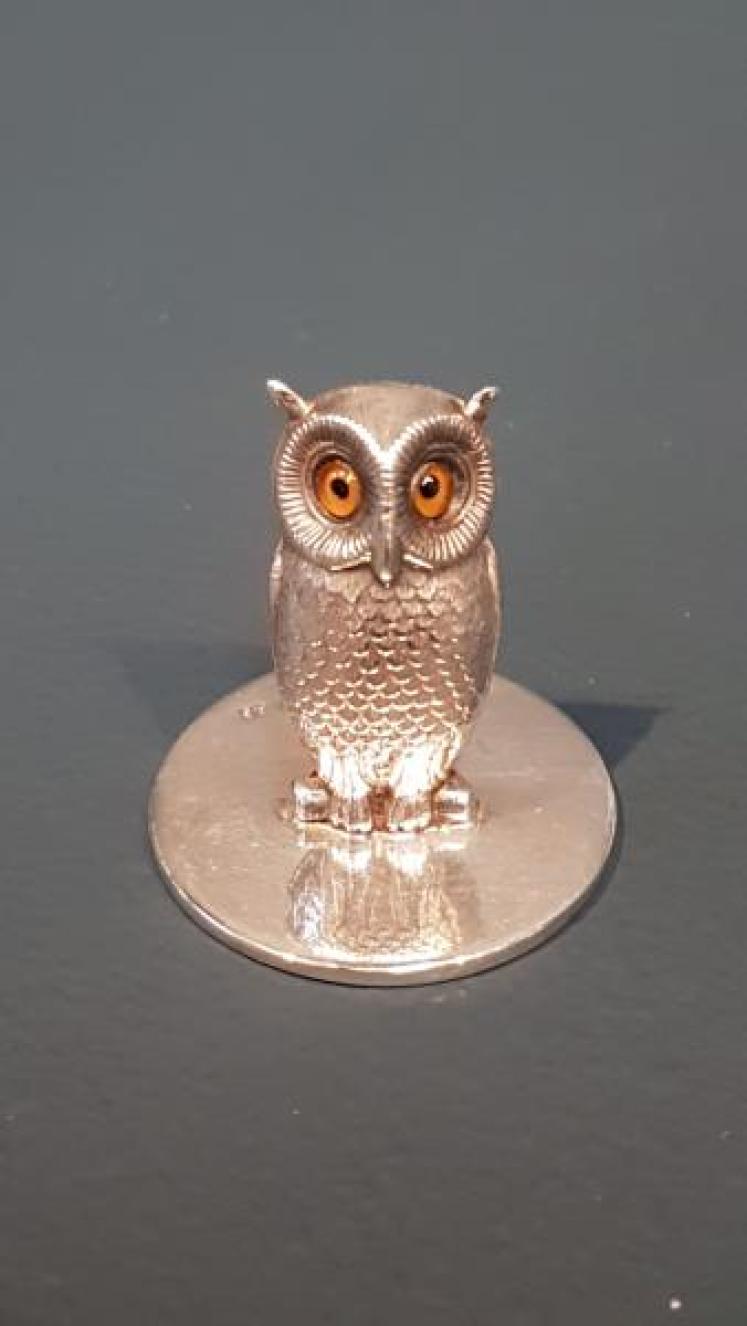 Set of Four Sampson Mordan Silver Owl Menu Holders - Image 2