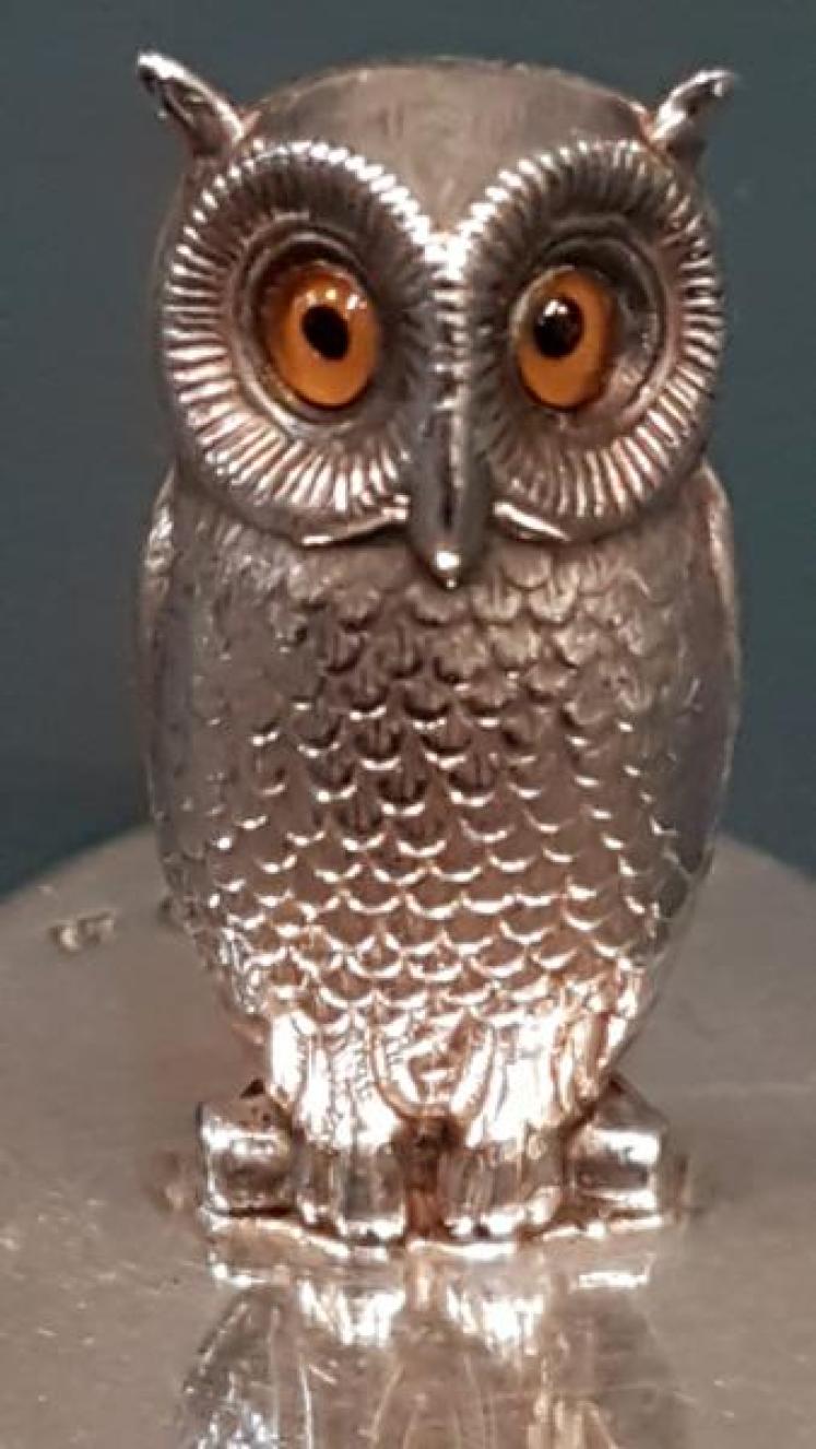 Set of Four Sampson Mordan Silver Owl Menu Holders - Image 3