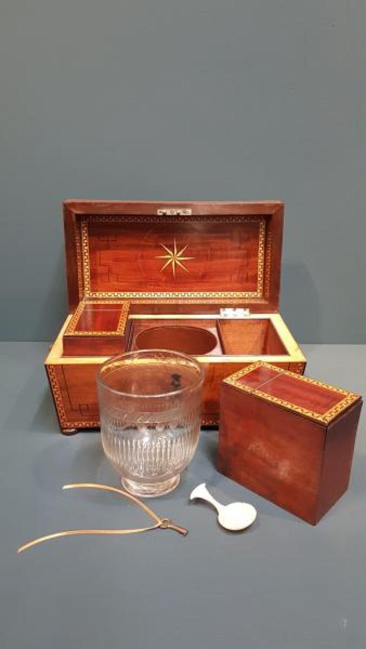 Outstanding Quality Georgian Tea Caddy - Image 6