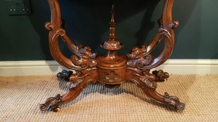 Fine Quality Mid Victorian Burr Walnut Gaming Table - Image 5