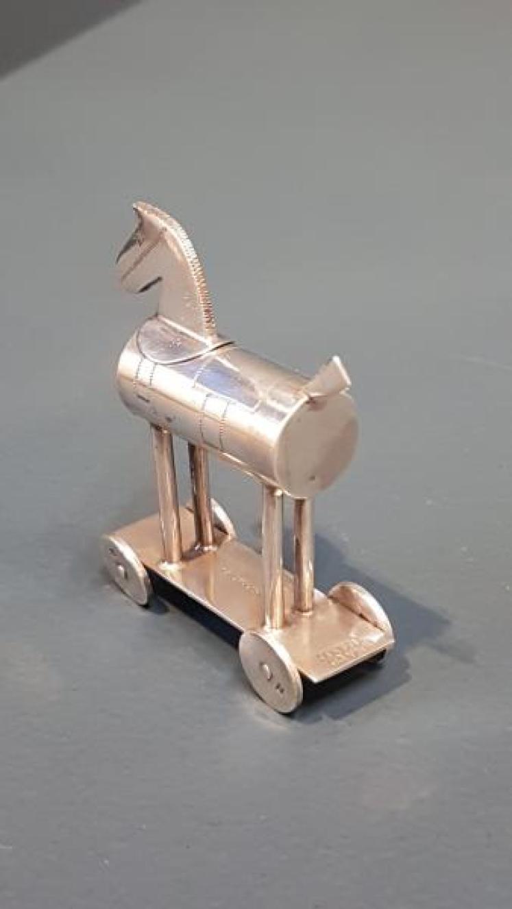 Rare Silver Hobby Horse Pepper - Image 7