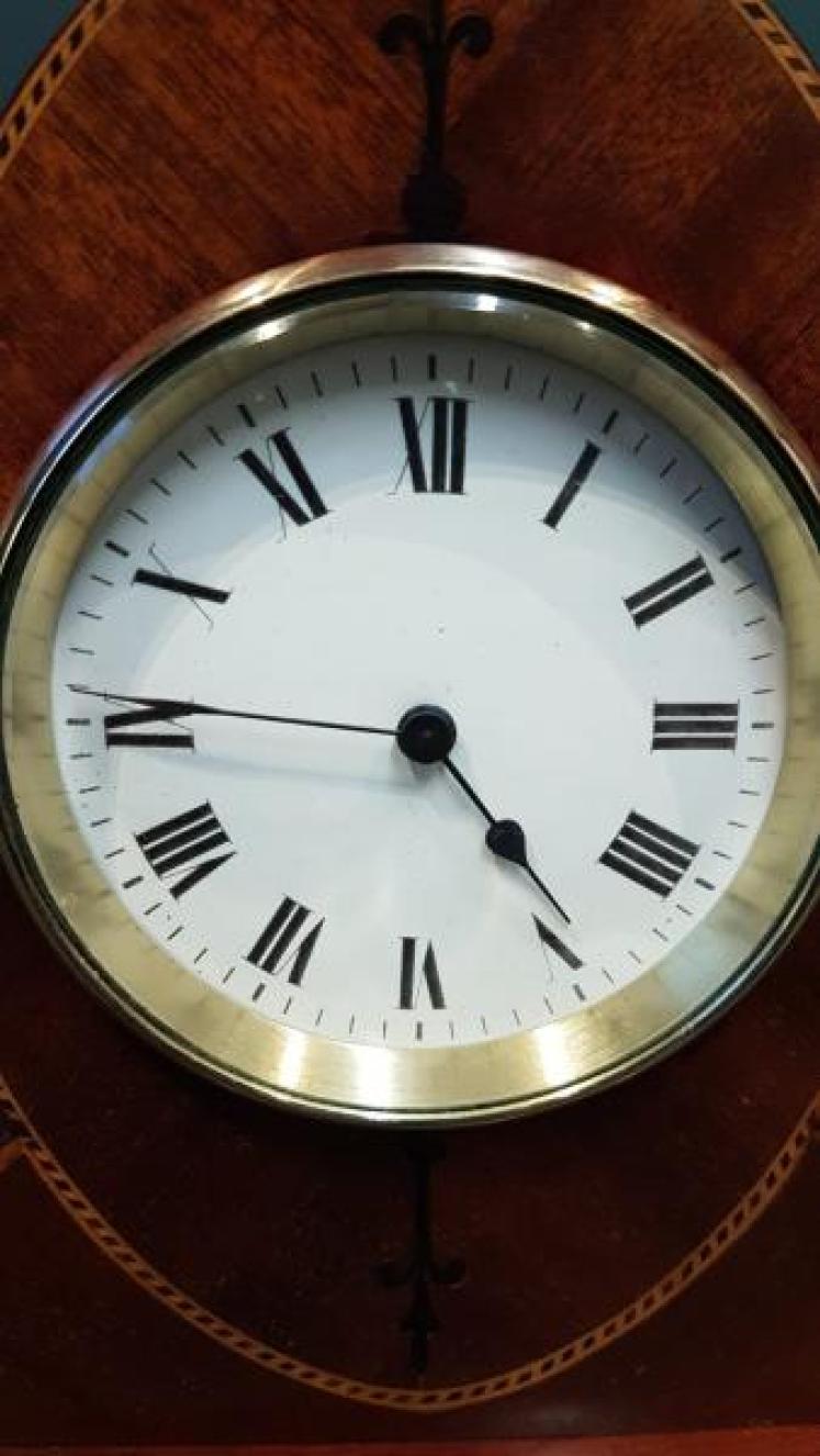 Fine Quality Elliptical Inlaid Mahogany Mantel Clock - Image 4