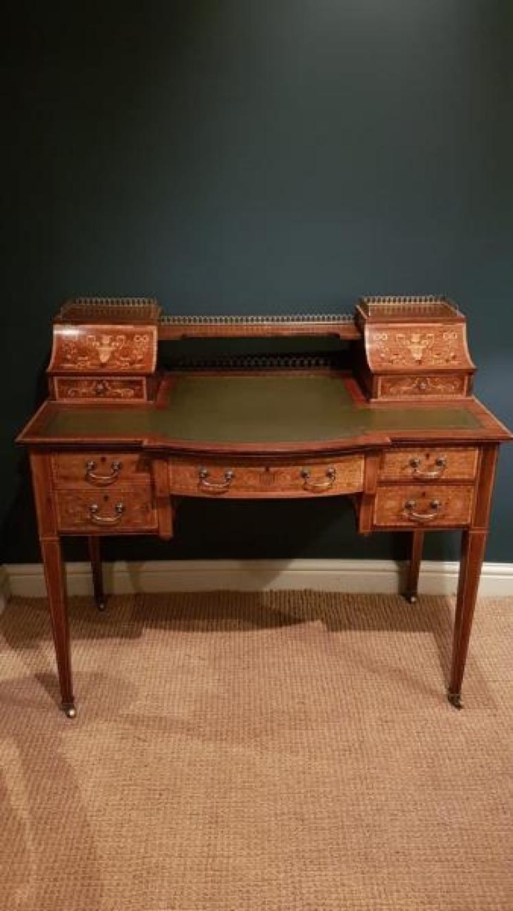 Fine Quality Victorian Rosewood Carlton House Desk - Image 1