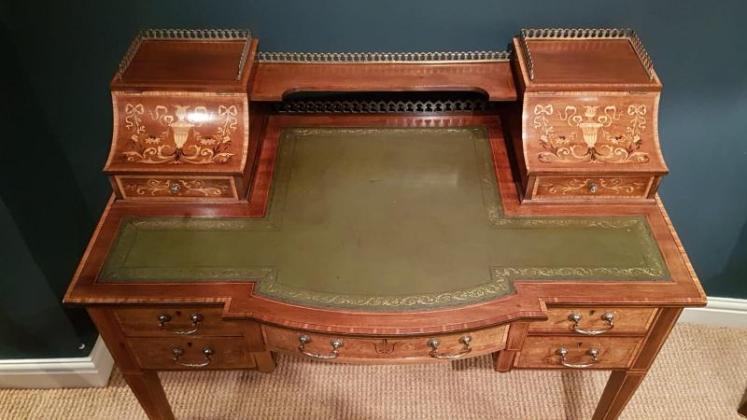 Fine Quality Victorian Rosewood Carlton House Desk - Image 2