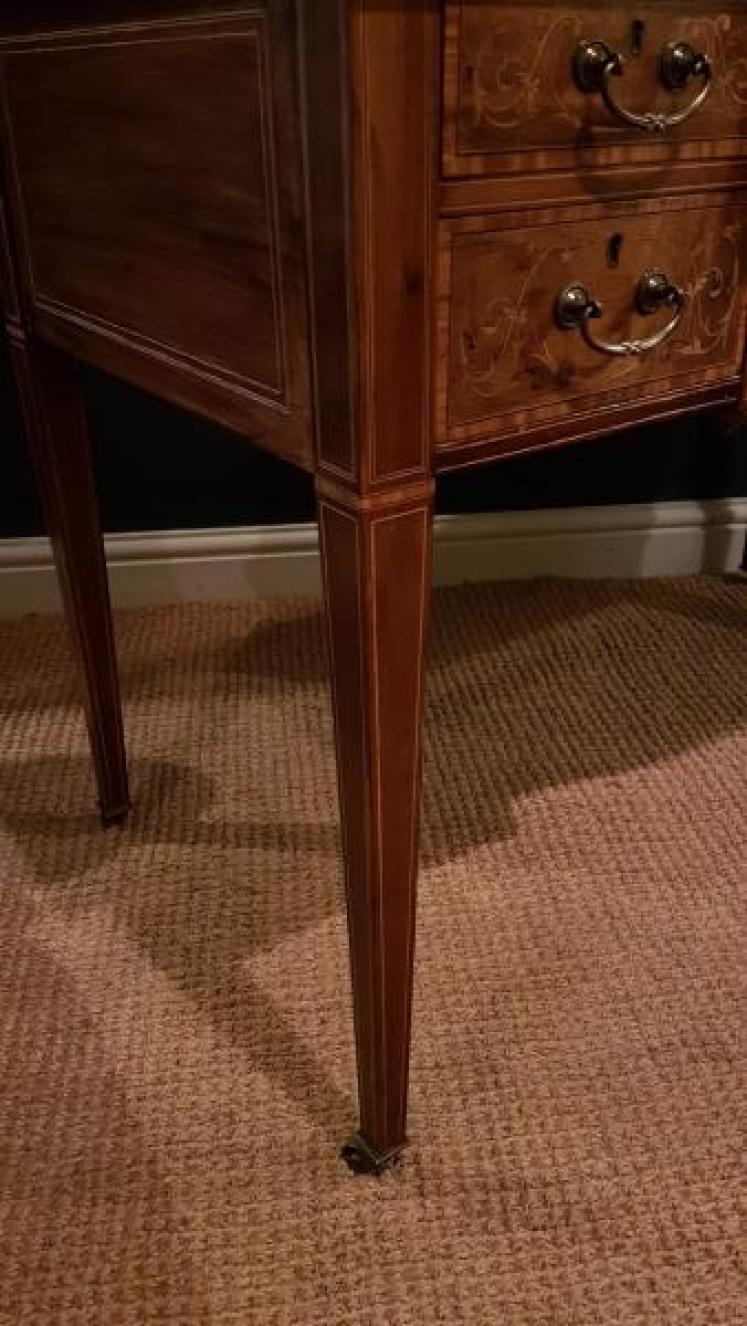 Fine Quality Victorian Rosewood Carlton House Desk - Image 3