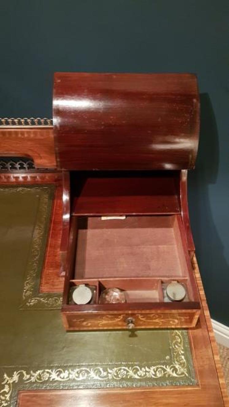 Fine Quality Victorian Rosewood Carlton House Desk - Image 4