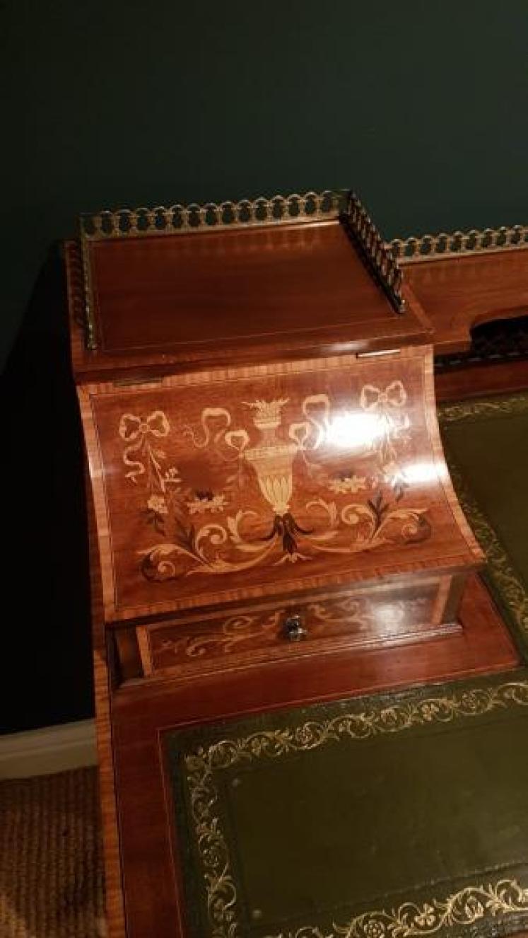 Fine Quality Victorian Rosewood Carlton House Desk - Image 6