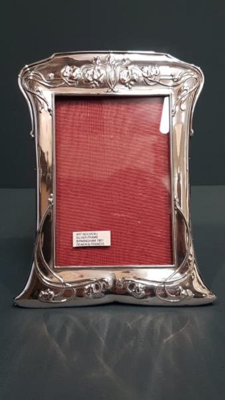 Superb Art Nouveau Silver Photo Frame - Image 1