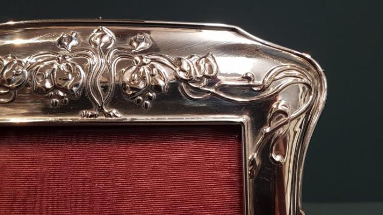 Superb Art Nouveau Silver Photo Frame - Image 5