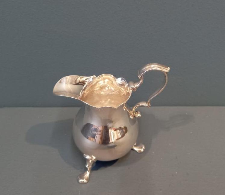 Fine George II Period Silver Cream Jug - Image 2