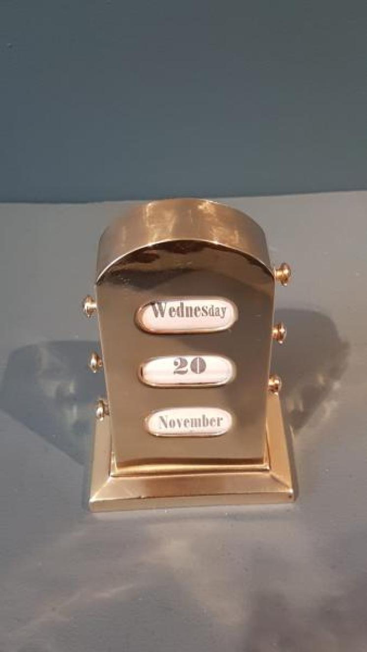 Edwardian Brass Perpetual Desk Calendar - Image 4