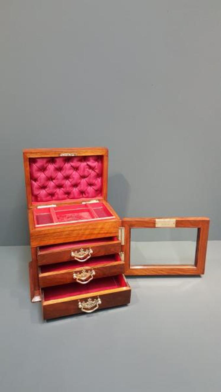 Victorian Walnut Jewellery Box - Image 2