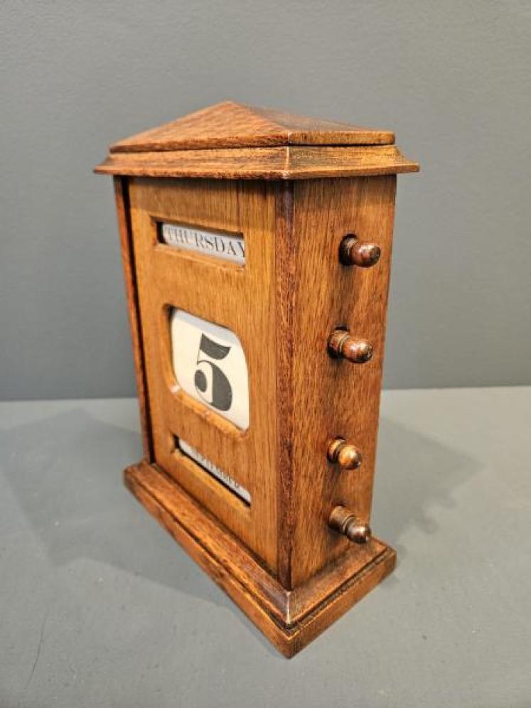 Large Late Victorian Golden Oak Perpetual Desk Calendar - Image 4