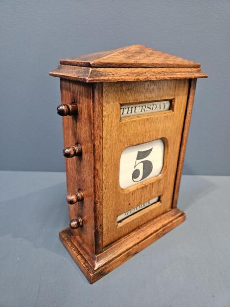 Large Late Victorian Golden Oak Perpetual Desk Calendar - Image 5