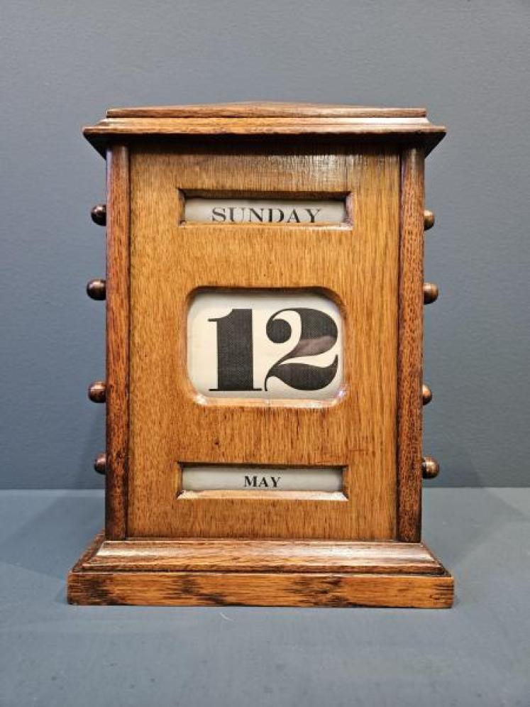 Large Late Victorian Golden Oak Perpetual Desk Calendar - Image 6
