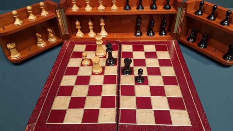 Superb Victorian Walnut Games Compendium - Image 3