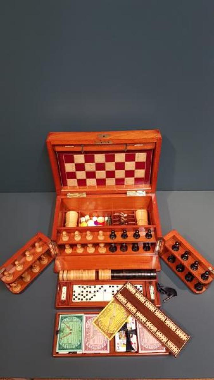 Superb Victorian Walnut Games Compendium - Image 4