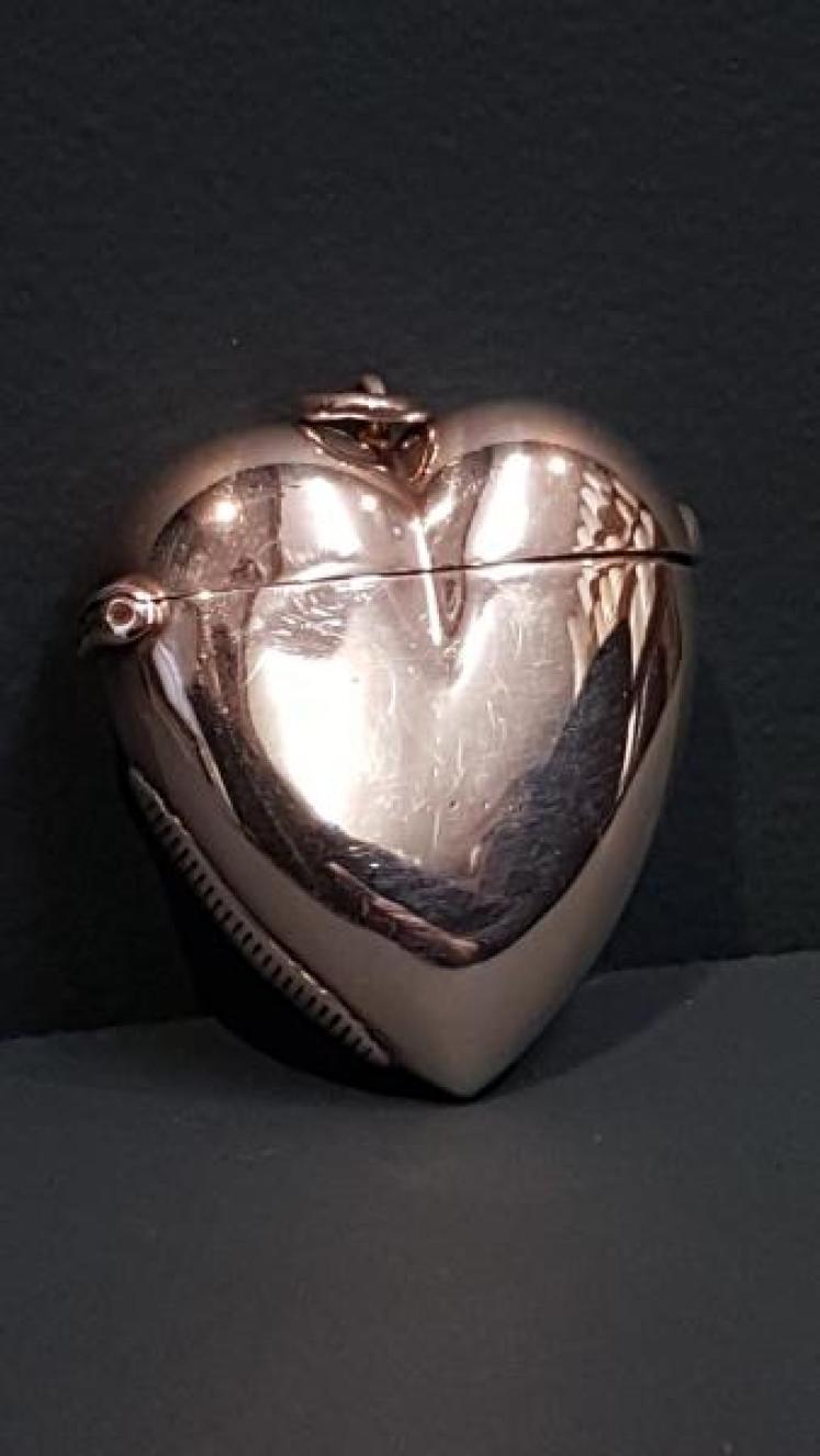 Victorian Silver Heart Shaped Vesta Case - Image 1