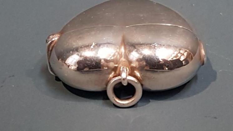 Victorian Silver Heart Shaped Vesta Case - Image 3