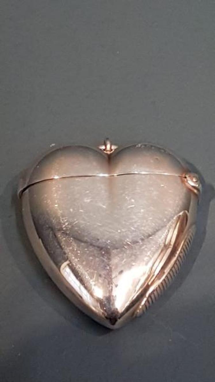 Victorian Silver Heart Shaped Vesta Case - Image 4