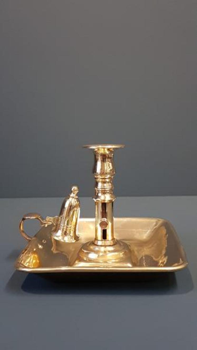 Matching Pair of Late George III Brass Chamber Sticks  - Image 4