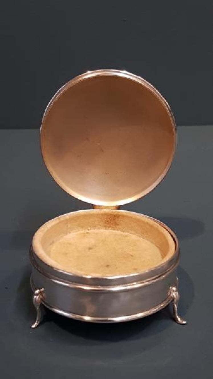 Golden Yellow Enamel and Silver Ring Box - Image 5