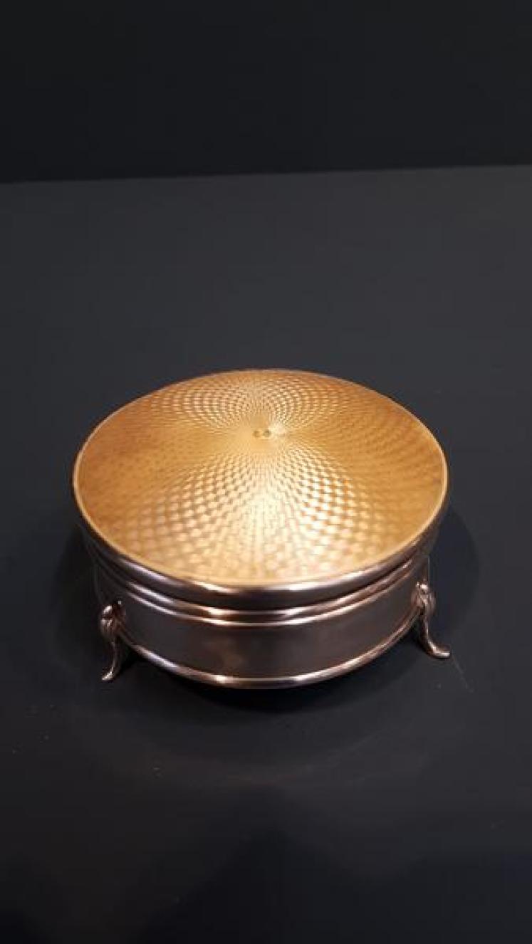 Golden Yellow Enamel and Silver Ring Box - Image 7