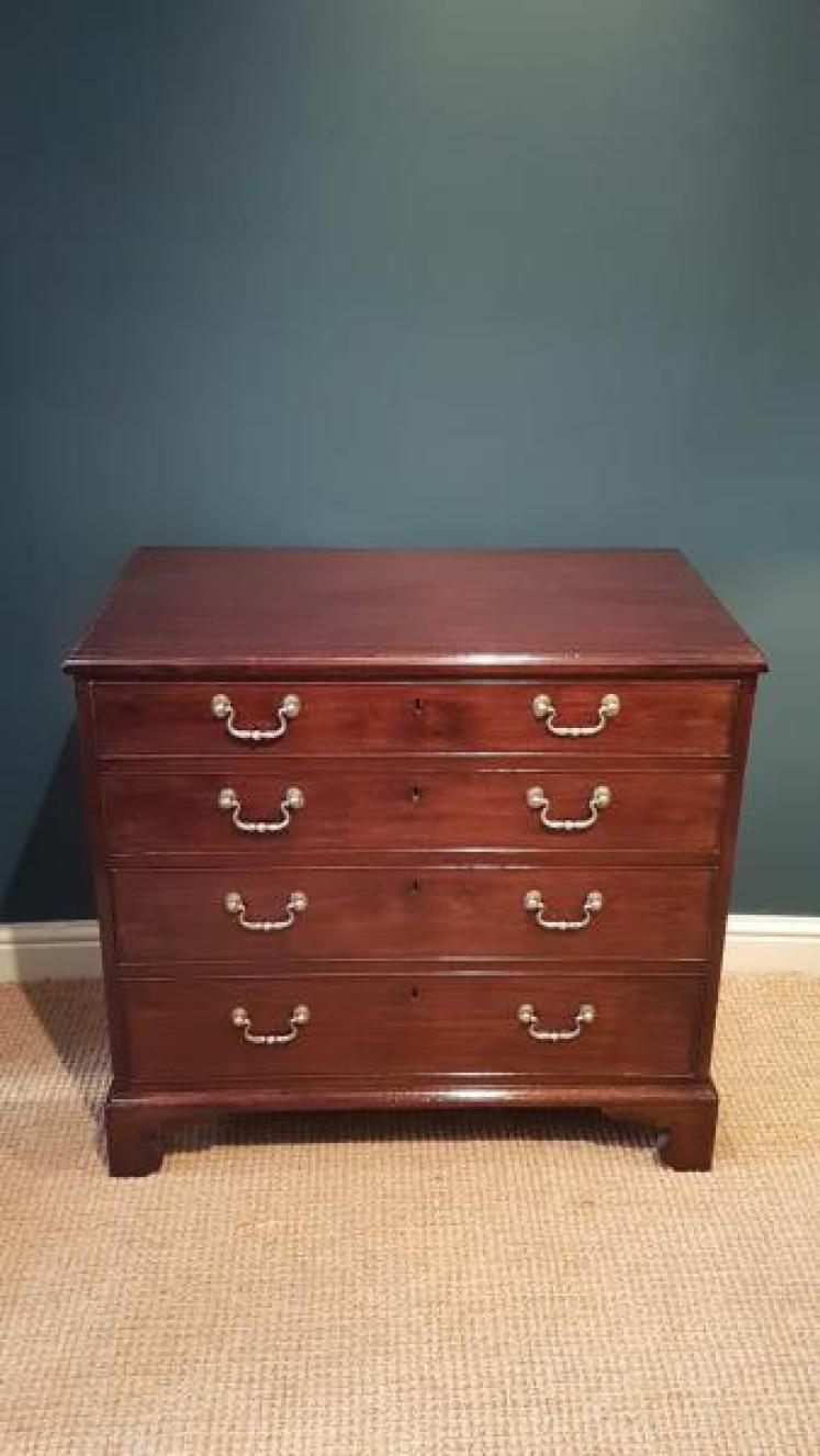 Small George III Mahogany Chest of Drawers - Image 1