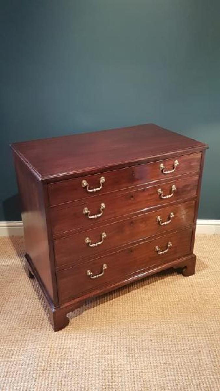 Small George III Mahogany Chest of Drawers - Image 3