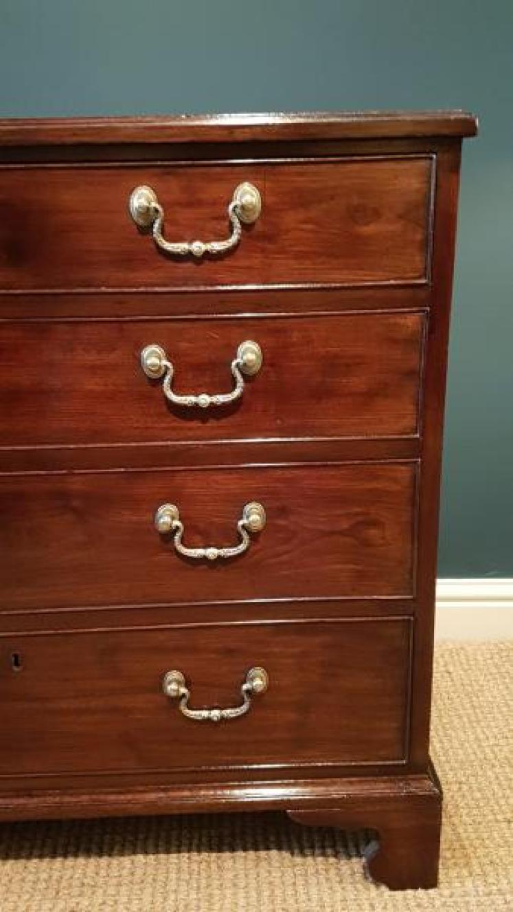 Small George III Mahogany Chest of Drawers - Image 4