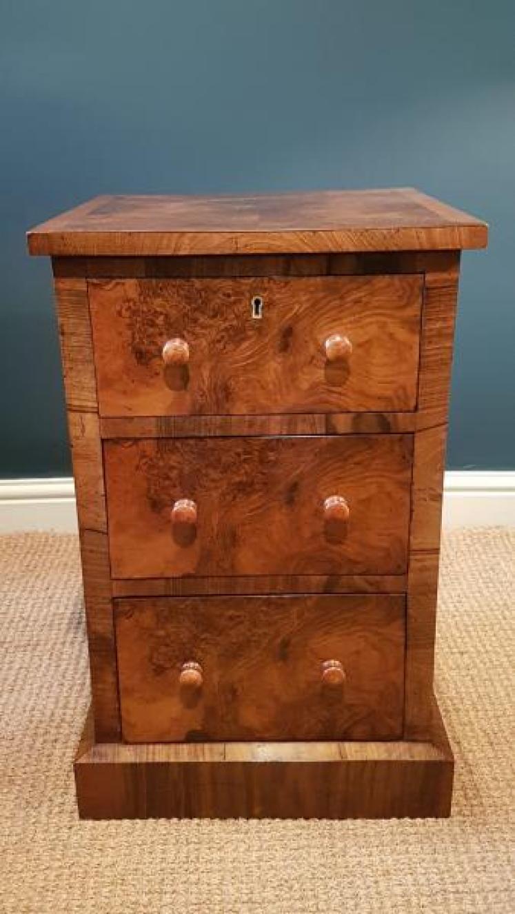 Matching Pair of Victorian Burr Walnut Bedside Chests - Image 6