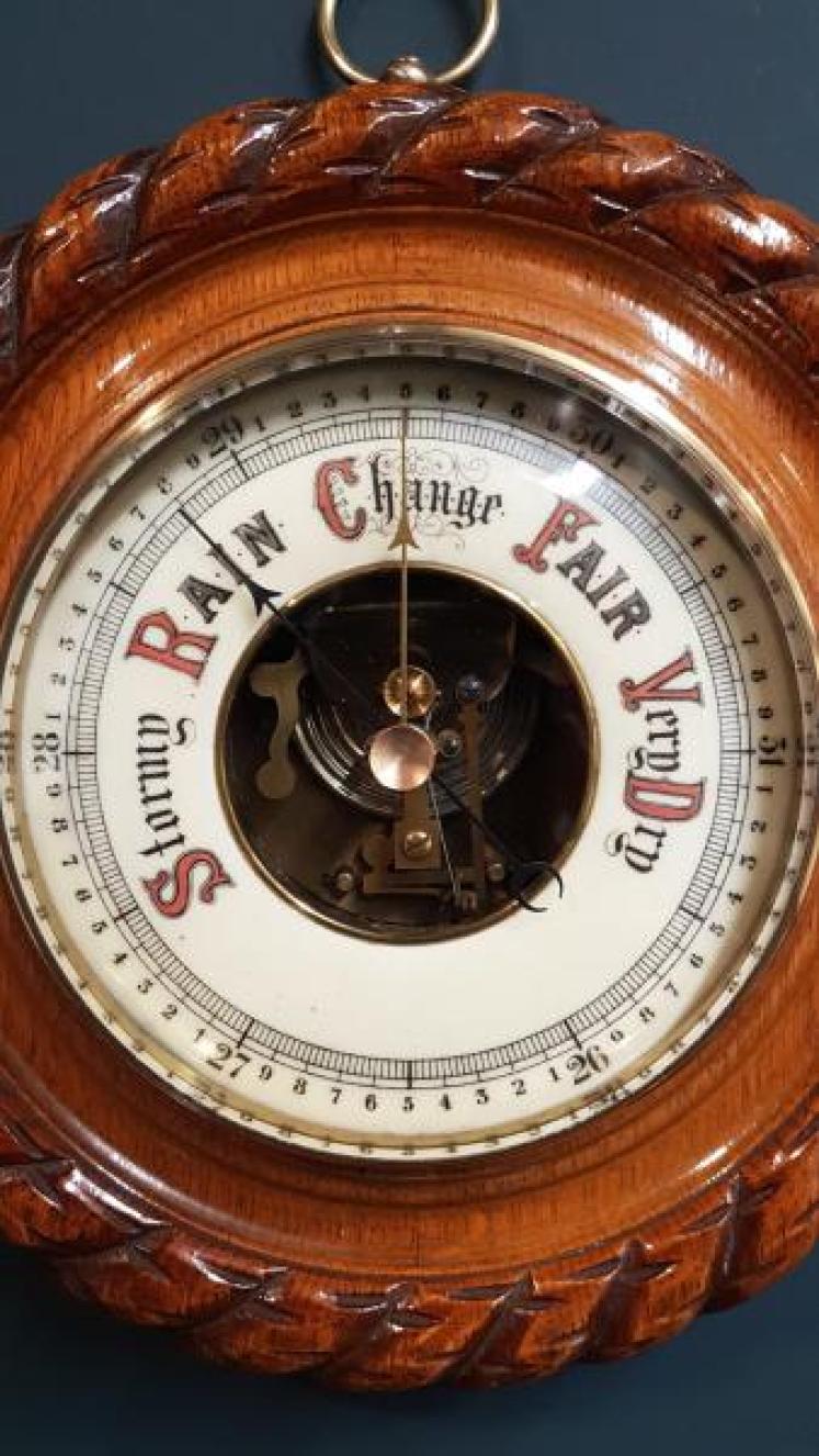 Quality Victorian Oak Rope Twist Barometer - Image 2