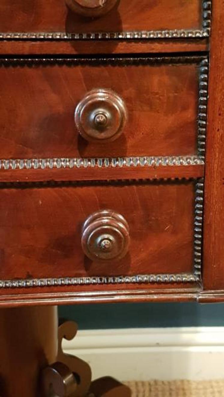 Fine Quality Regency Mahogany Lamp Table - Image 2