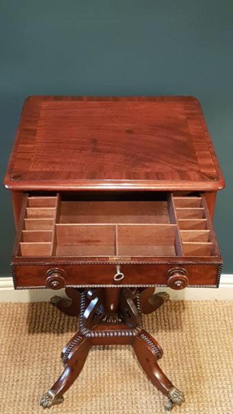 Fine Quality Regency Mahogany Lamp Table - Image 3