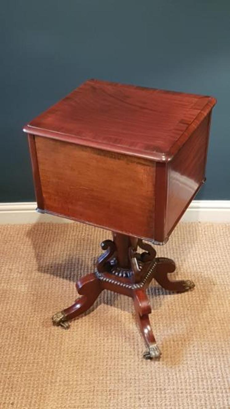 Fine Quality Regency Mahogany Lamp Table - Image 7