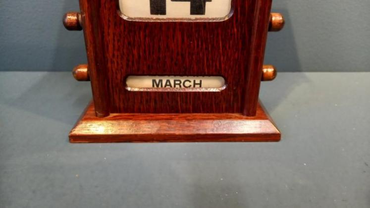Edwardian Oak Perpetual Desk Calendar - Image 3