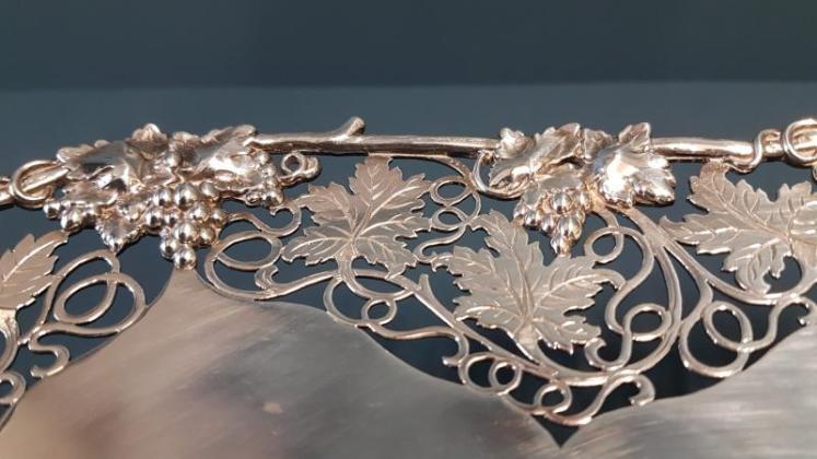 Fine Quality Solid Silver Grape Dish - Image 6