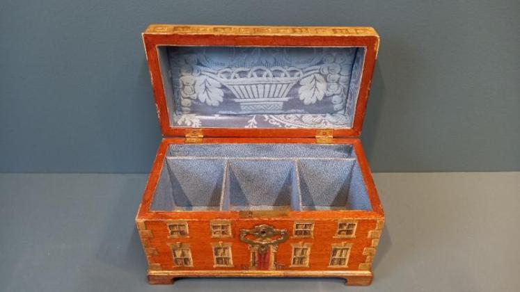 George III Mahogany Painted Collectors Box - Image 4