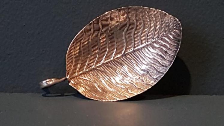 Unusual George III Silver Leaf Caddy Spoon  - Image 1