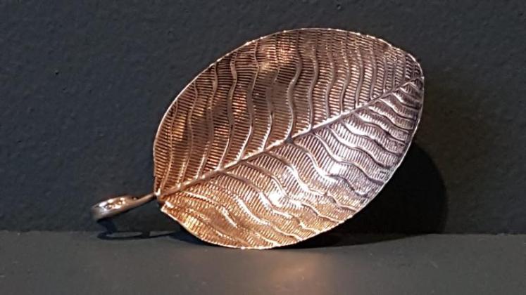 Unusual George III Silver Leaf Caddy Spoon  - Image 3